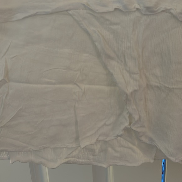 Little Yellow Button (Anthro) white tank - Picture 4 of 5